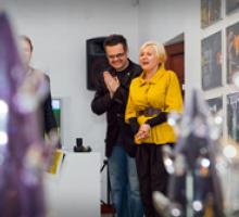 Wernisaż wystawy EkoGlass. Kurator Igor Wójcik i Jolanta Dygoś