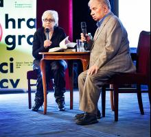 Jagoda Opalińska i Roman Kłosowski; spotkanie filmowo- literackie z książką „Z Kłosem przez życie”